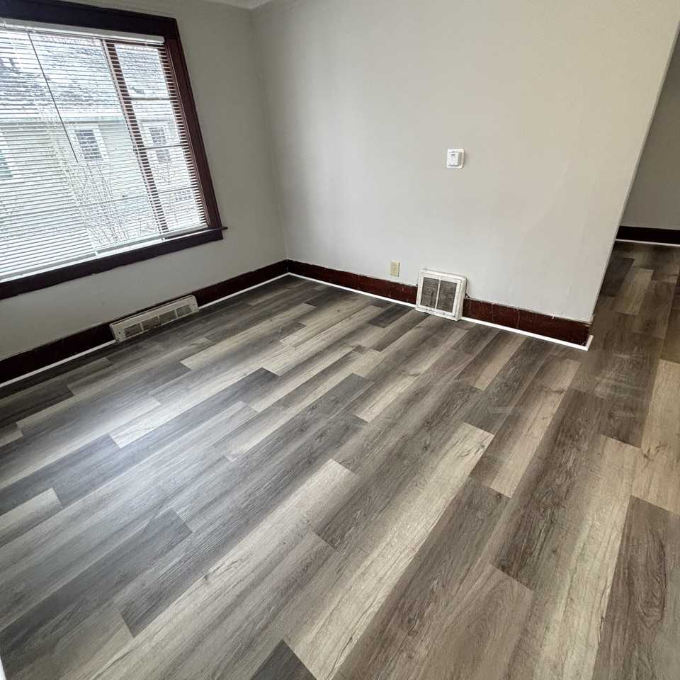 910 Dakin Street - Photo 3 of 9