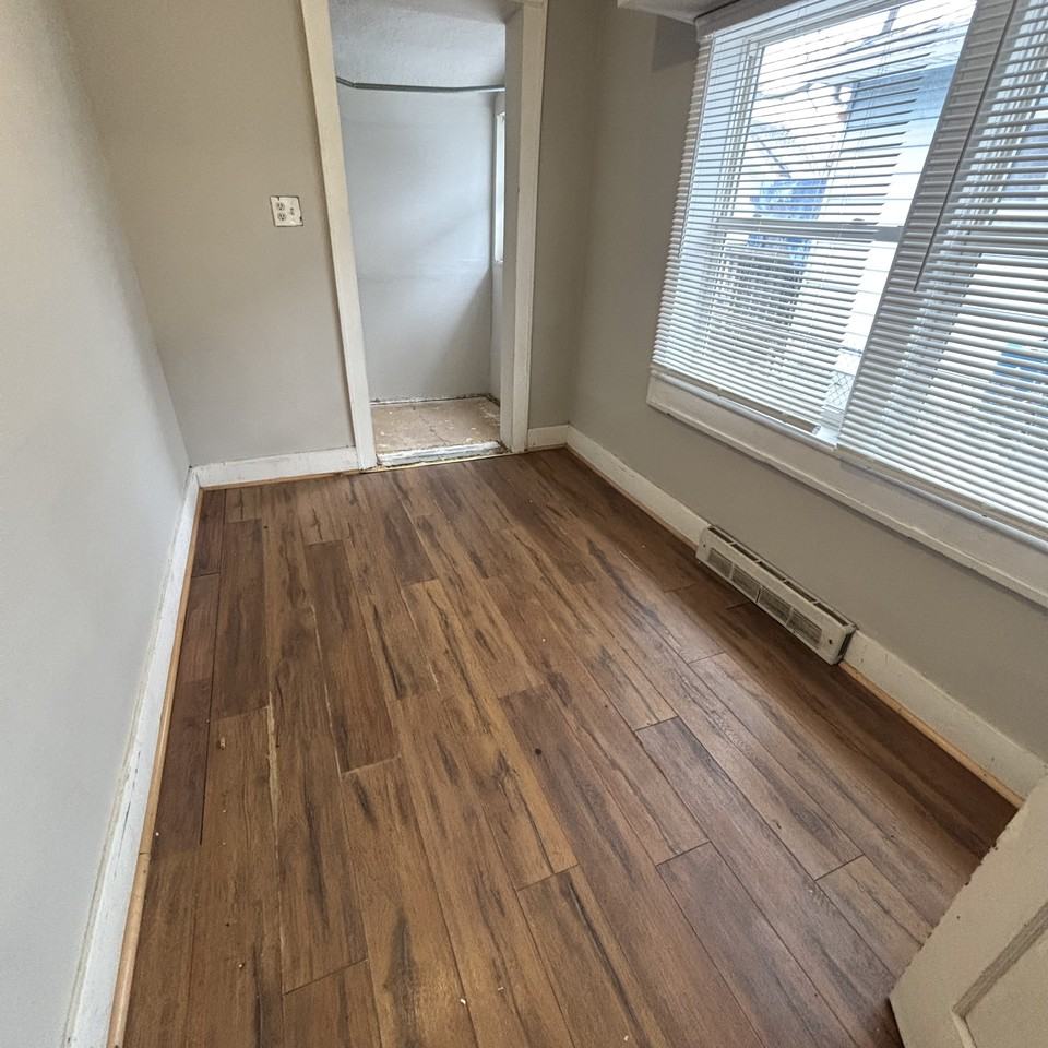 910 Dakin Street - Photo 7 of 9