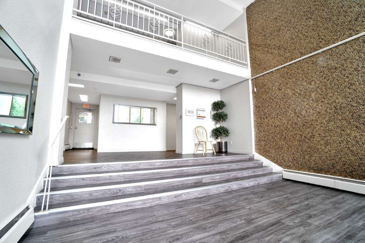 Grosvenor Square Apartments - Photo 6 of 50