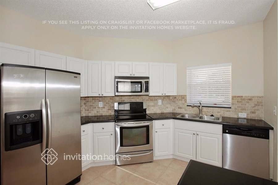 18542 Nw 22nd St - Photo 5 of 16