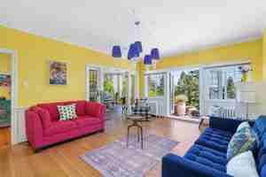 featured image of 4670 Piccadilly South