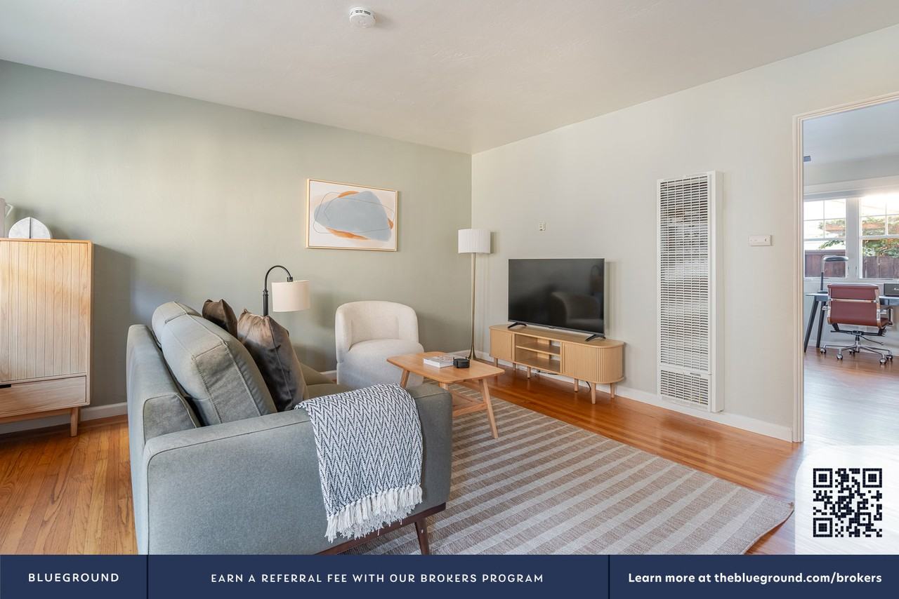 327 Hawthorne Ave #2114 - Photo 5 of 27