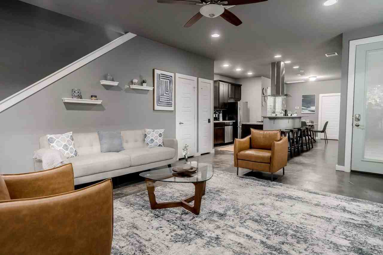 2002 Rosewood Ave #1375253P - Photo 2 of 50