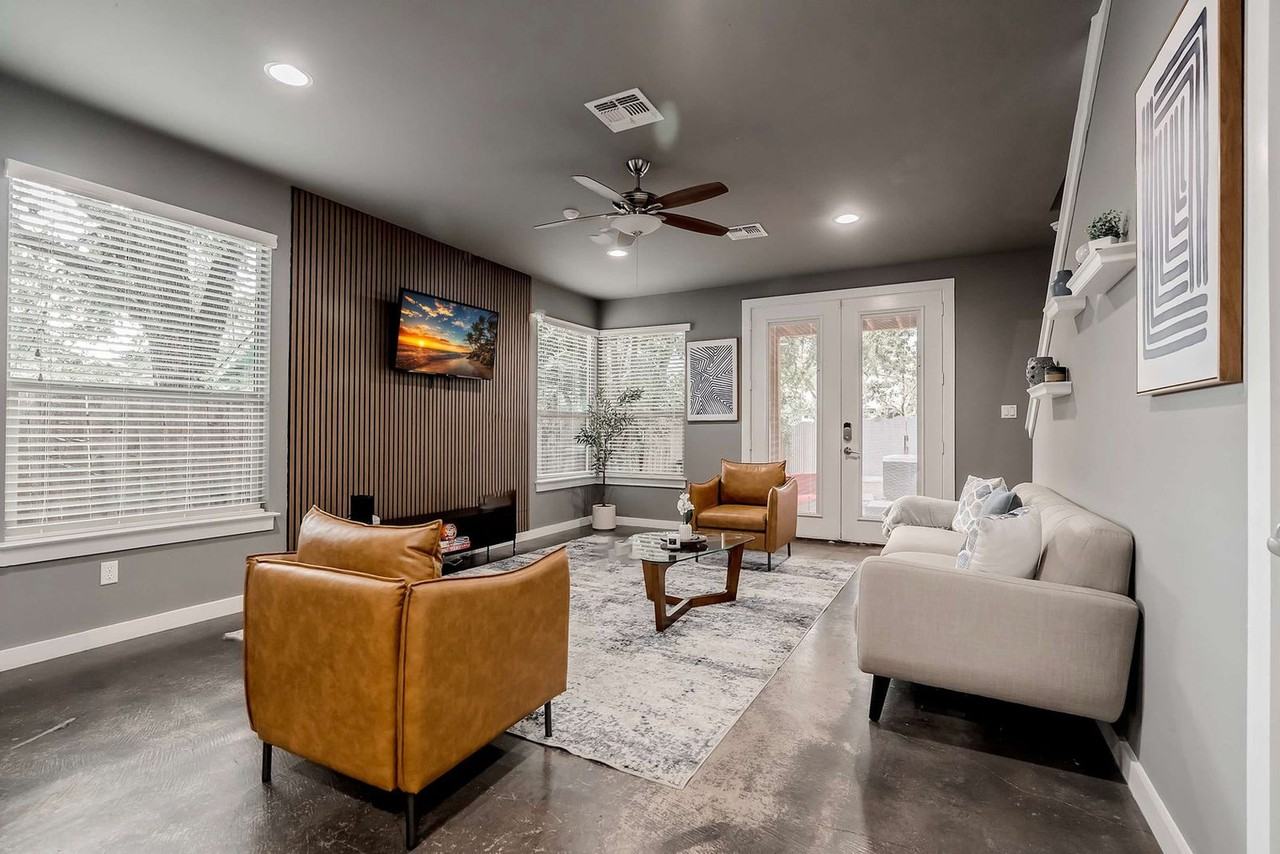 2002 Rosewood Ave #1375253P - Photo 4 of 50