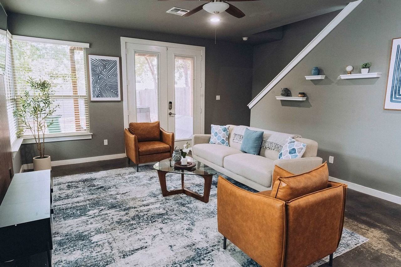 2002 Rosewood Ave #1375253P - Photo 6 of 50