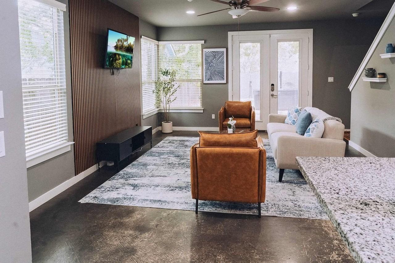 2002 Rosewood Ave #1375253P - Photo 7 of 50