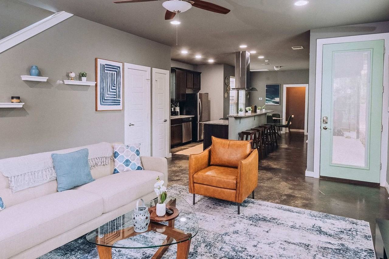 2002 Rosewood Ave #1375253P - Photo 7 of 50