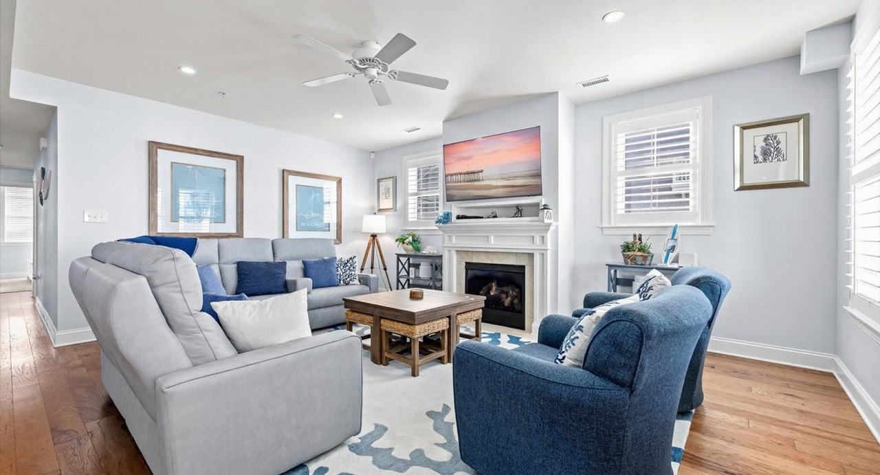 701 E 8th St #1377379P - Photo 5 of 37