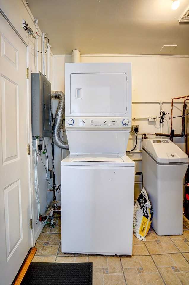 88 Craig Ave #1377386P - Photo 5 of 18