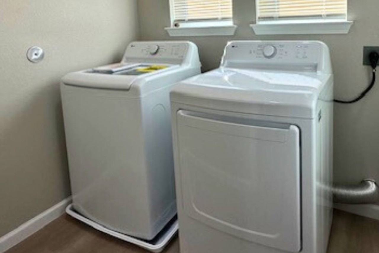 10214 Hollyglen Dr #1377438P - Photo 3 of 28