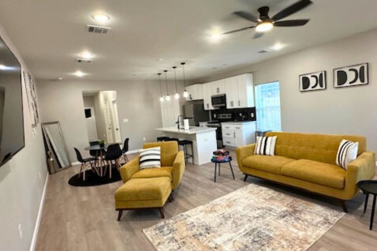 10214 Hollyglen Dr #1377438P - Photo 5 of 28