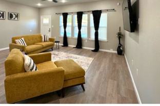 10214 Hollyglen Dr - Photo 1 of 1