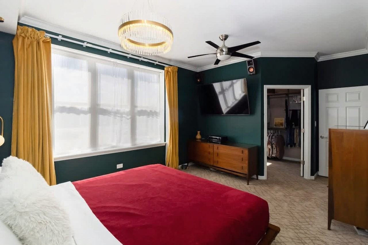 2042 W Warren Blvd #1377374P - Photo 5 of 18