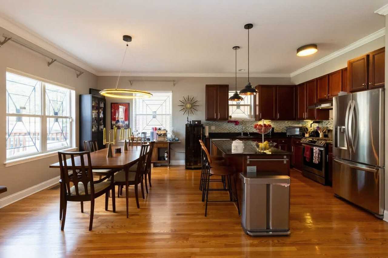 2042 W Warren Blvd #1377374P - Photo 7 of 18