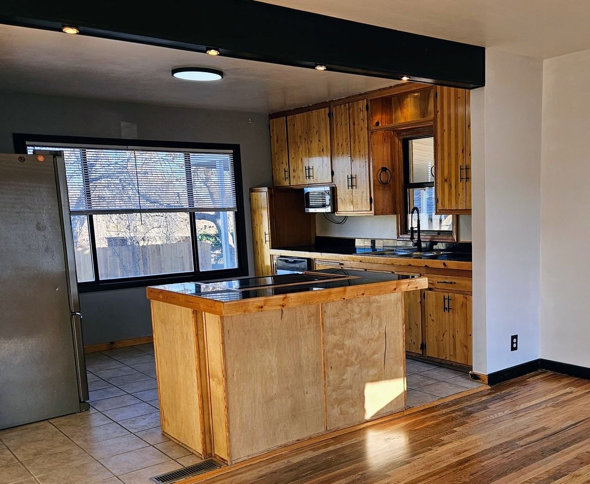 8646 W Florence Dr - Photo 2 of 32