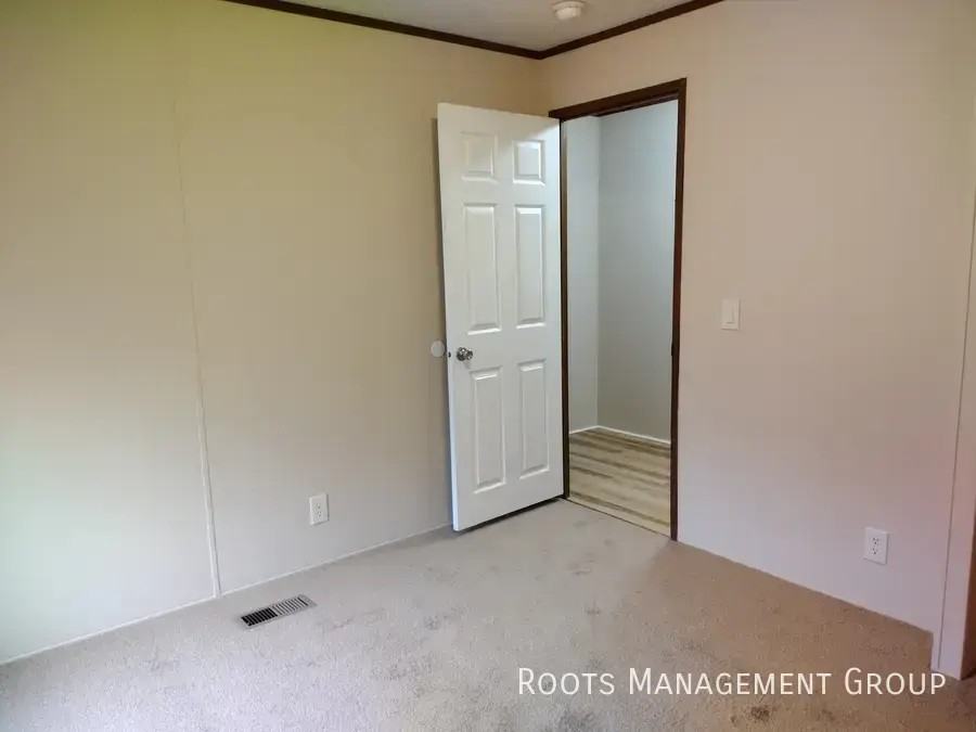 2346 Cascade Ave - Photo 4 of 7