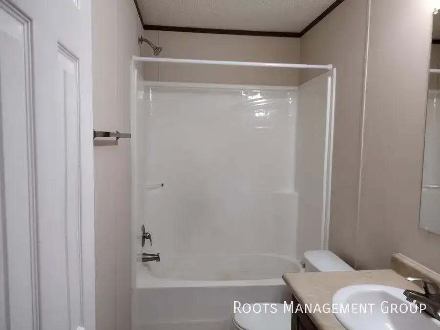 2346 Cascade Ave - Photo 6 of 7