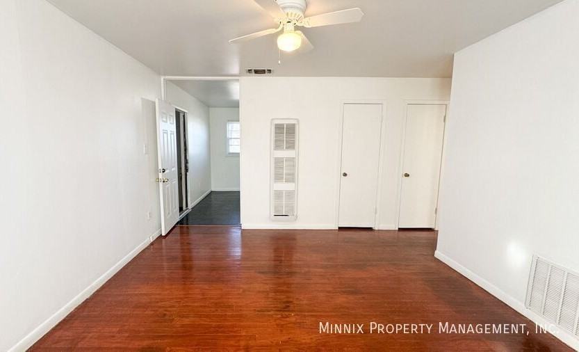 4506 47th St - Photo 5 of 19