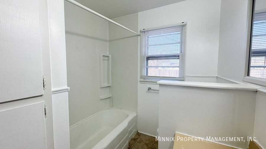 4506 47th St - Photo 7 of 19