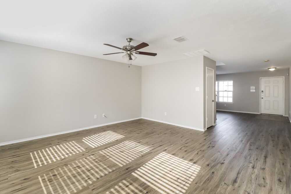 4649 Sea Ridge Dr - Photo 5 of 17