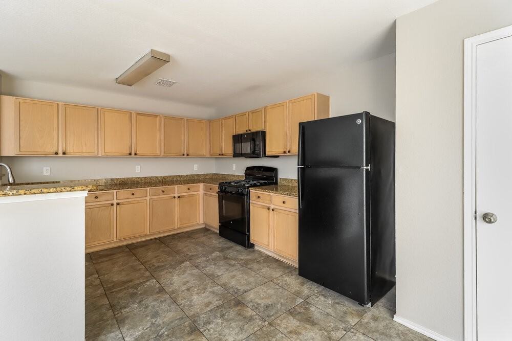 4649 Sea Ridge Dr - Photo 6 of 17