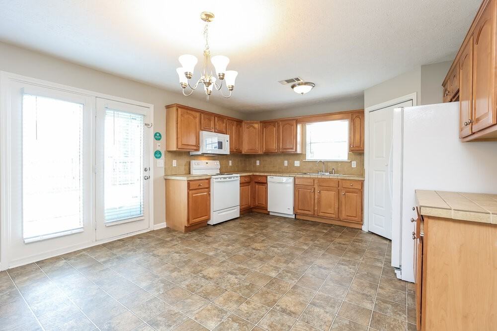 1443 Antebellum Dr - Photo 7 of 17