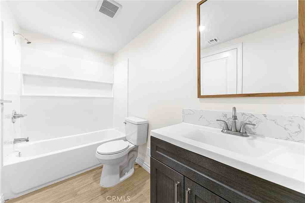 5639 Huntington Dr N #5639-3 - Photo 5 of 25