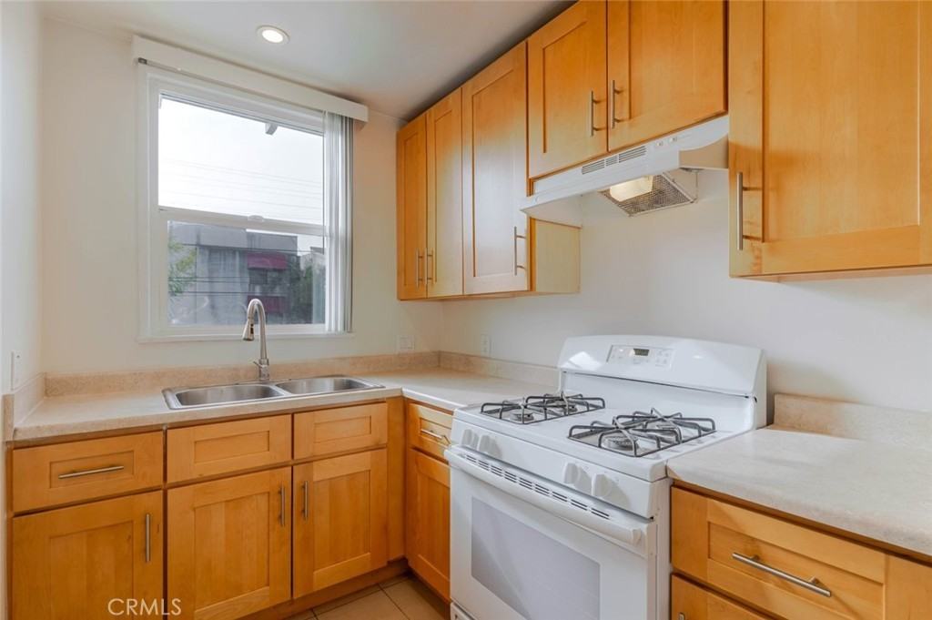 336 W Lexington Dr #336A - Photo 3 of 17