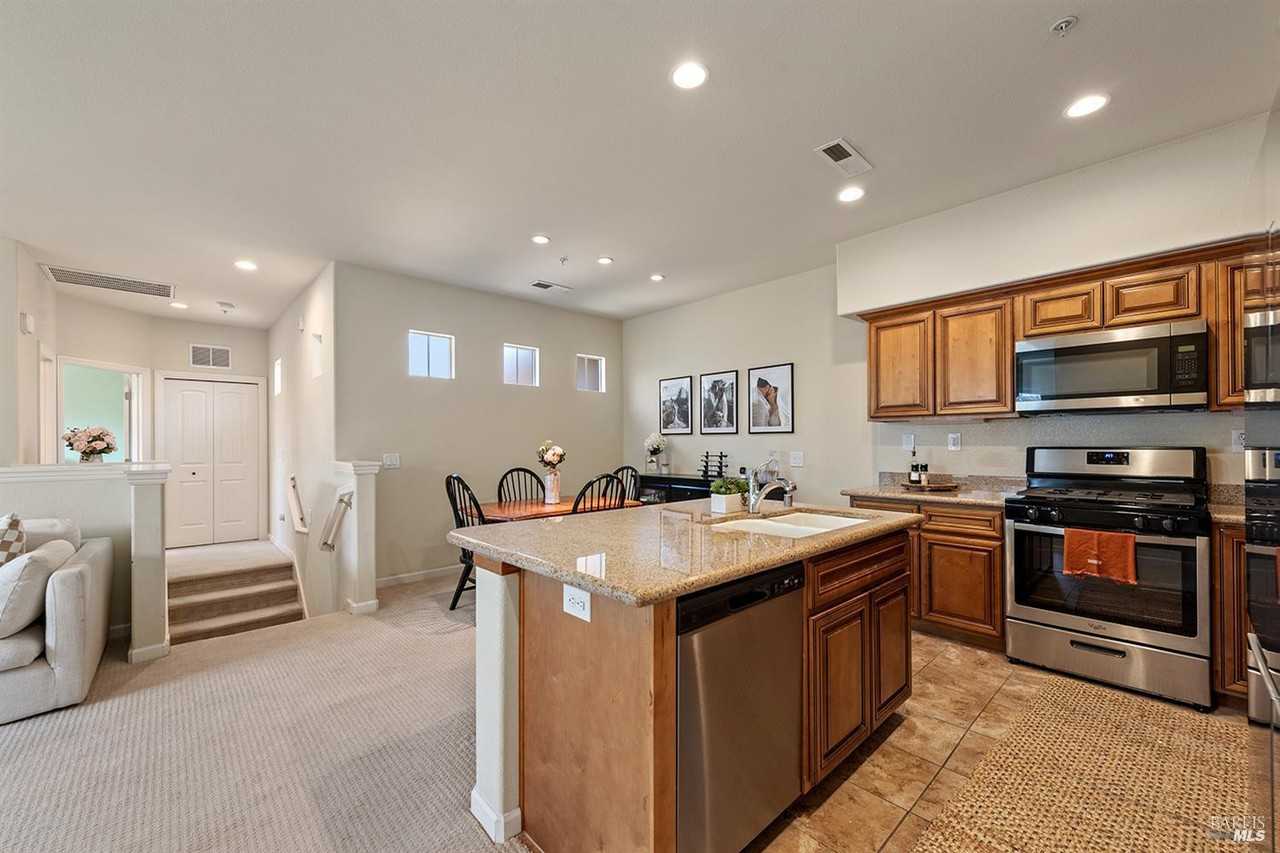 180 Healdsburg Ave #180B - Photo 3 of 8