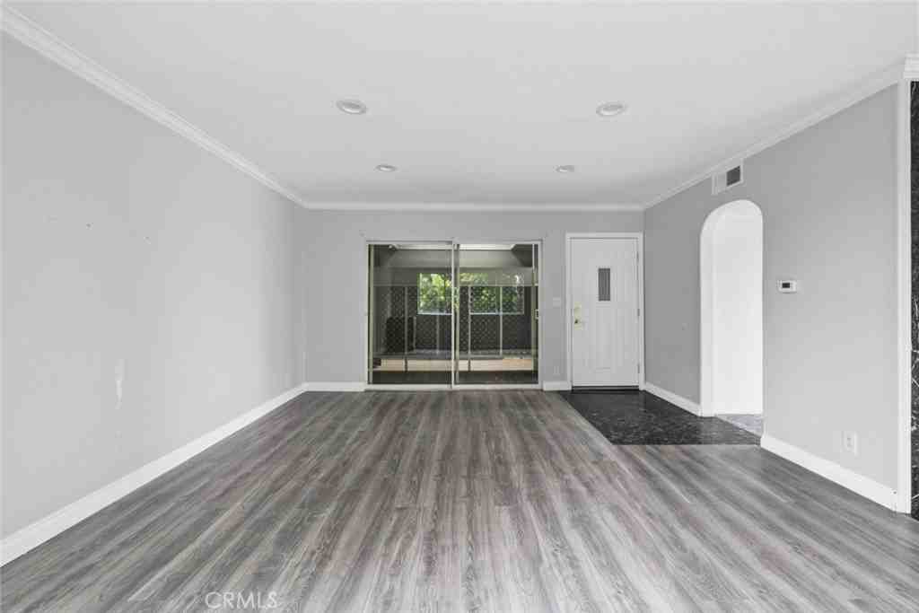 6160 Whitsett Ave #6160-8 - Photo 3 of 22