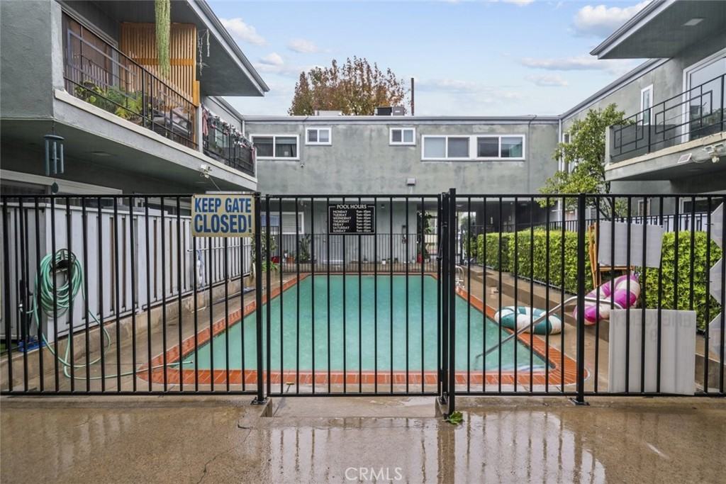 6160 Whitsett Ave #6160-8 - Photo 4 of 22