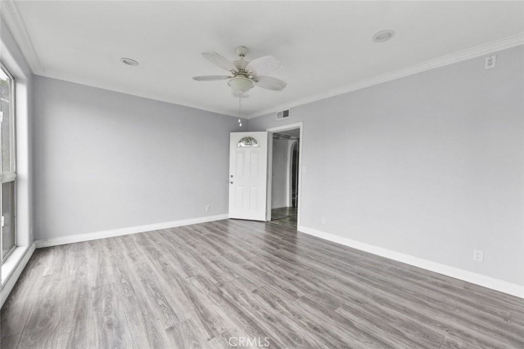 6160 Whitsett Ave #6160-8 - Photo 6 of 22