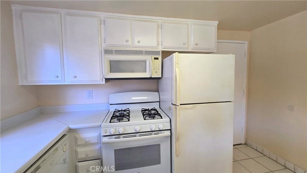 2544 College Ln #2544 - Photo 3 of 28