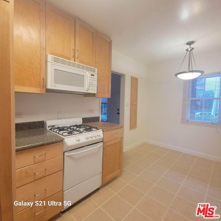 S Reeves Dr #304B - Photo 2 of 21