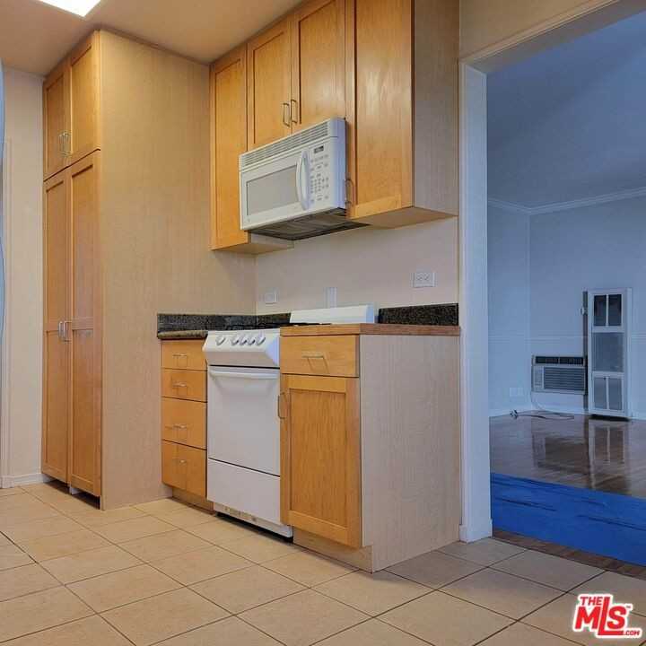 S Reeves Dr #304B - Photo 7 of 21