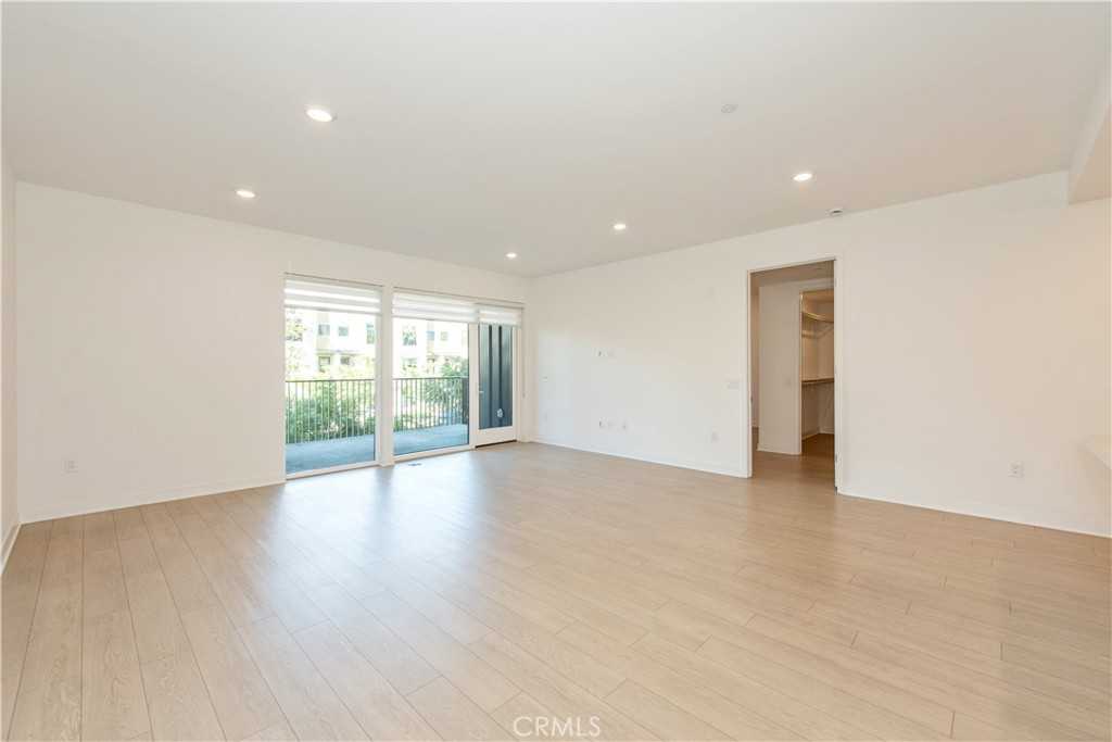 1205 Rivington #1205 - Photo 4 of 25