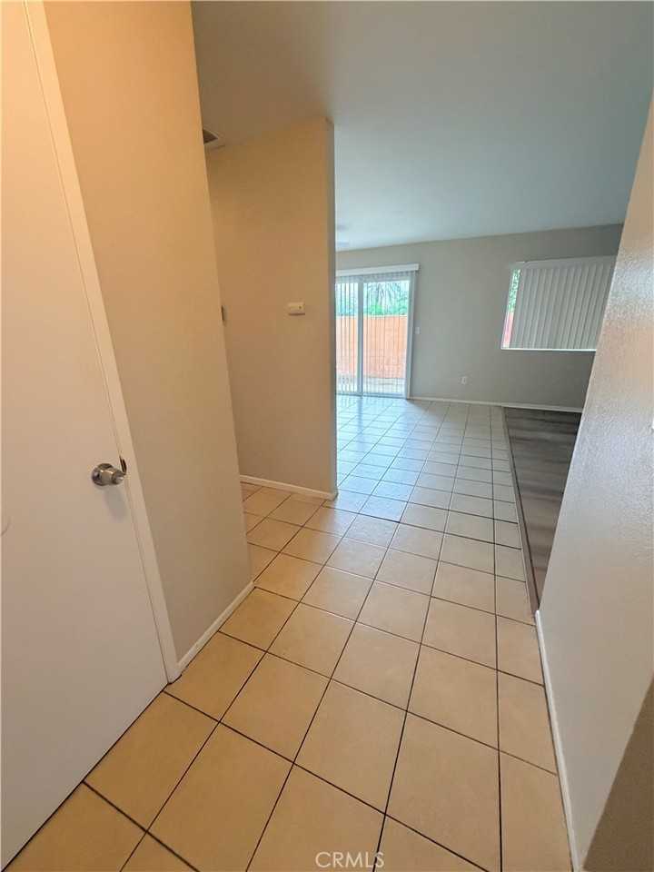 1683 W Wilson St #1683 - Photo 5 of 19