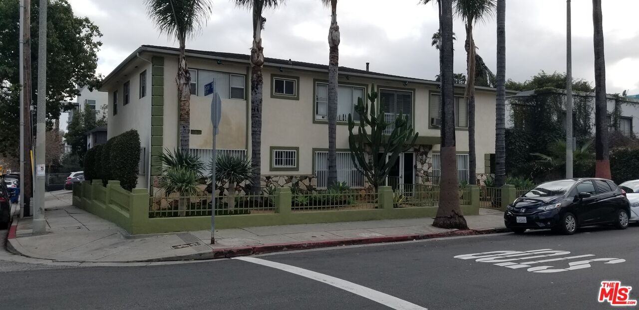 5950 Carlton Way #5950-13 - Photo 4 of 24