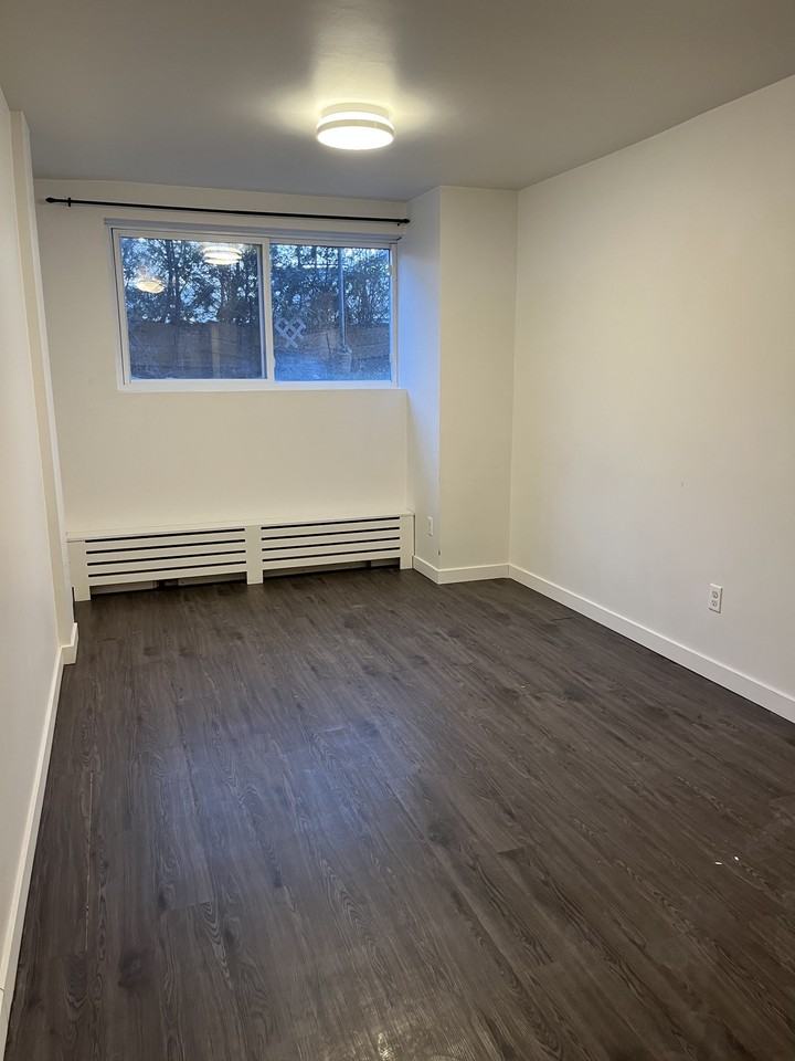 2390 Avenue Madison ##106