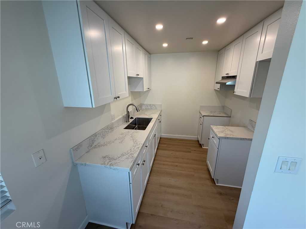 242 W Canada #242C - Photo 2 of 10