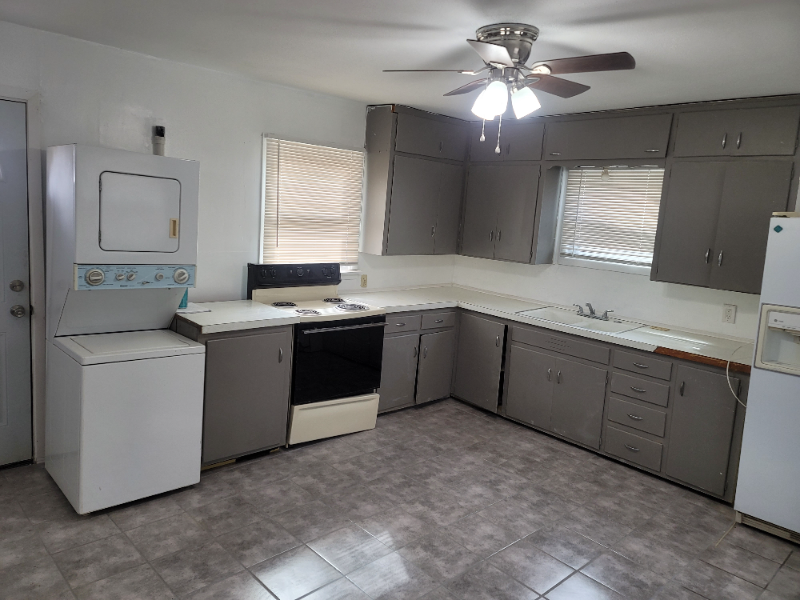 502 Fir St #B - Photo 3 of 7