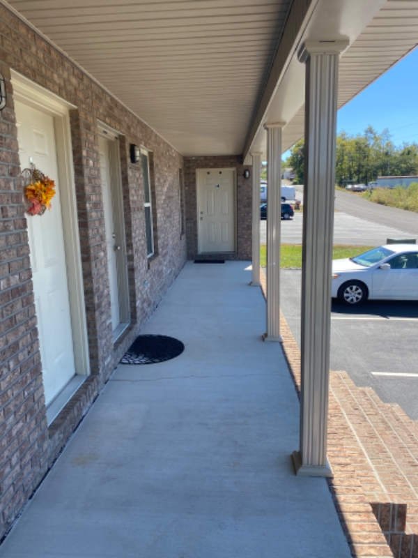 211 Old Jacksboro Pike Apt D - Photo 3 of 8