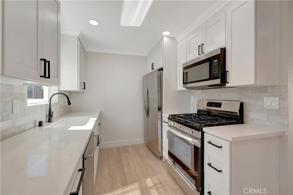 209 13th St #209D - Photo 2 of 46