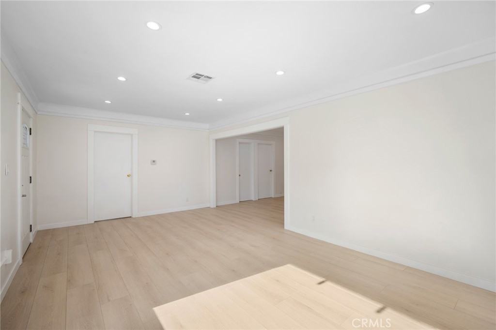 525 W Wilson Ave #525 - Photo 3 of 21