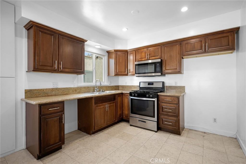 525 W Wilson Ave #525 - Photo 7 of 21