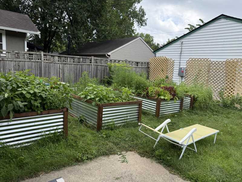 2334 Brewster St - Photo 4 of 6