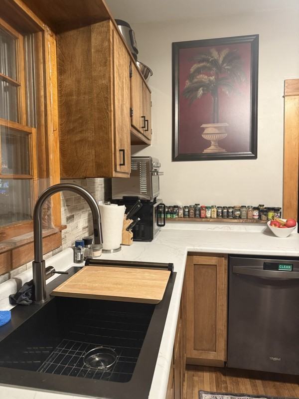 2334 Brewster St - Photo 6 of 6