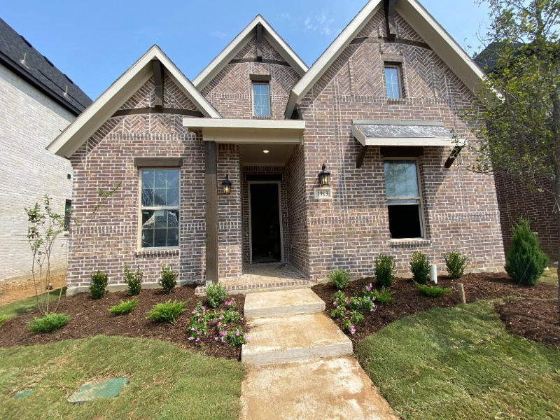 1913 Cathedral Dr - Photo 3 of 38