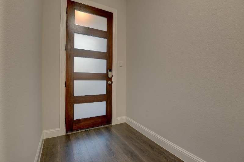 1913 Cathedral Dr - Photo 5 of 38