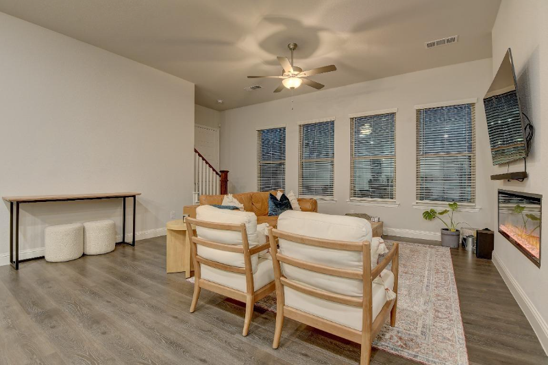 1913 Cathedral Dr - Photo 7 of 38